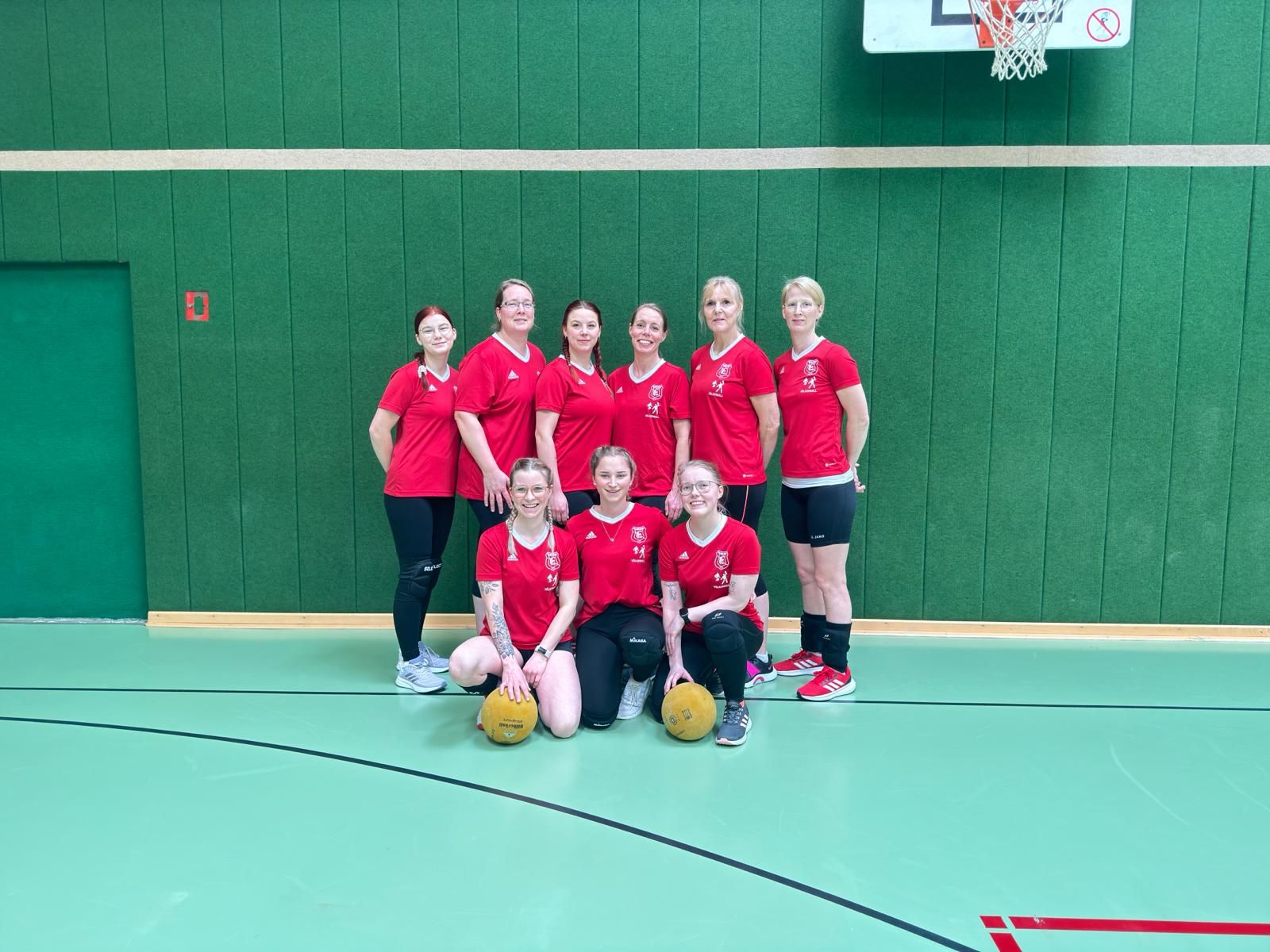 Unsere Völkerball Damen des TuS Rot-Weiß holten sich am vergangenen Sonntag, am 3. Staffel Spieltag in Hinte.